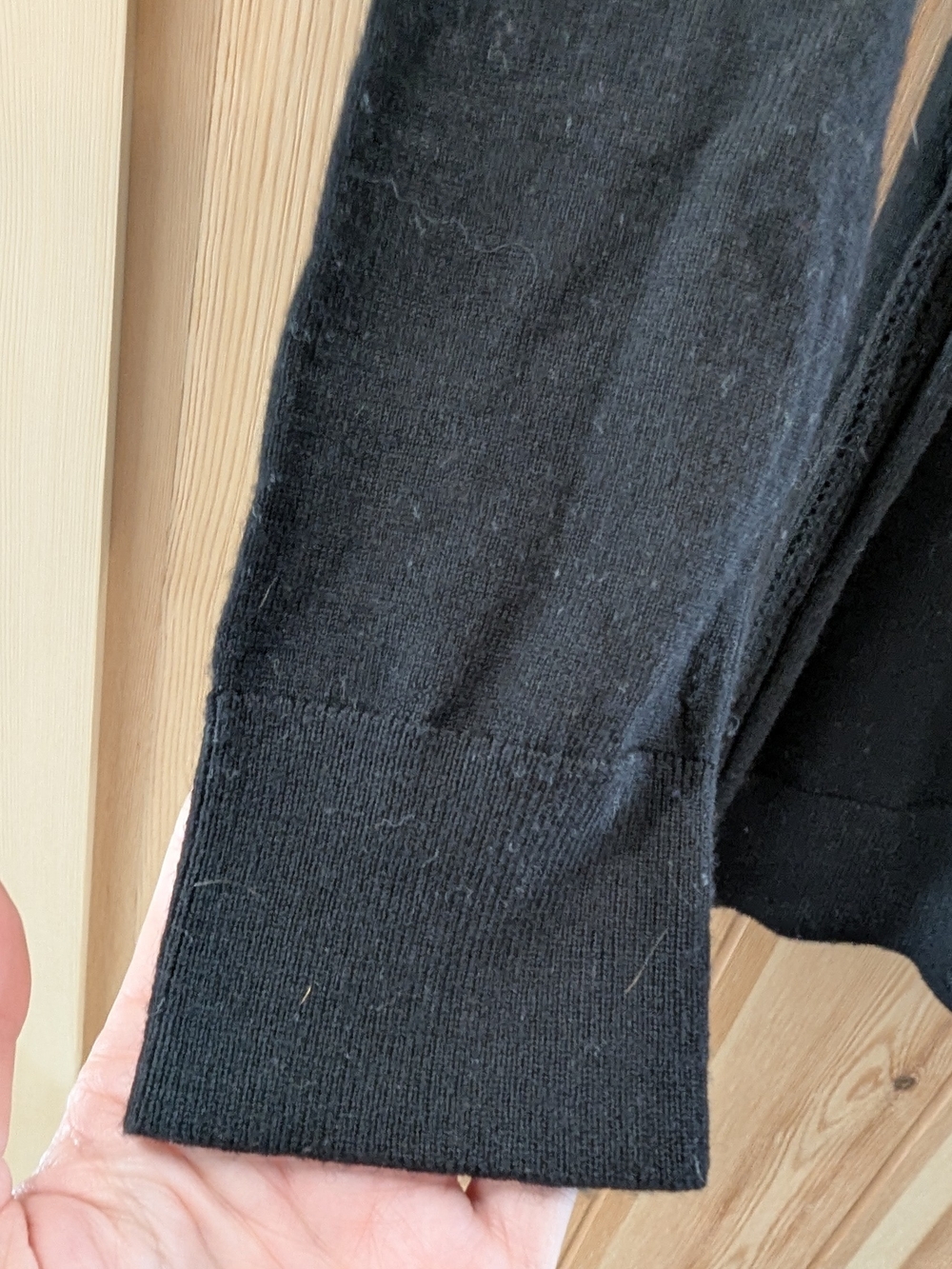 Banana Republic 100% Merino Wool V-Neck Sweater - Picture 5 of 9